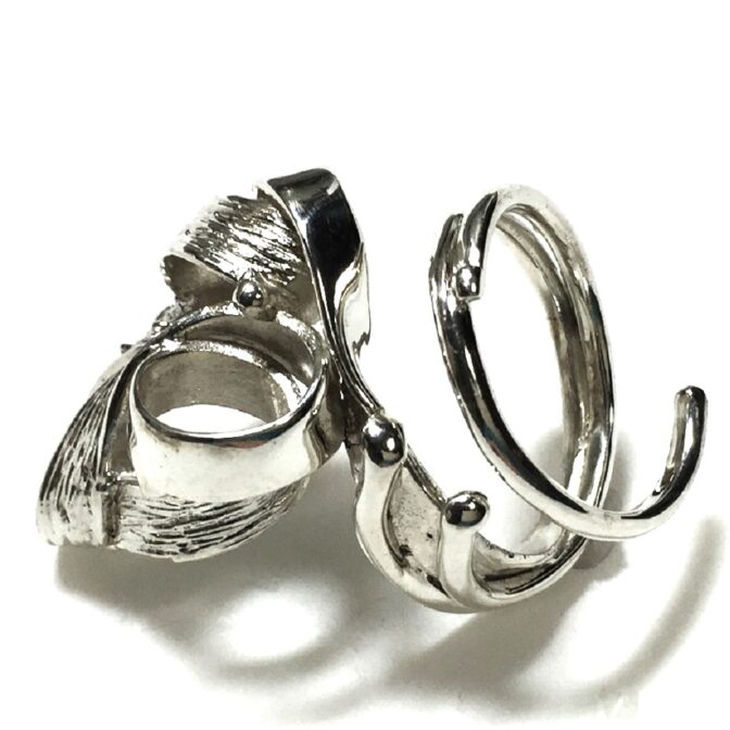 シルバーフリーサイズリング横向き状態画像