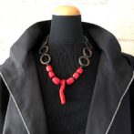 染枝サンゴとウッドリングロングネック装着状態