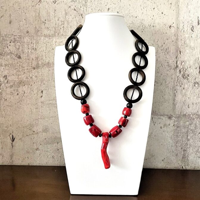 染枝サンゴとウッドリングロングネック