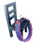 マクラメ編み犬首輪椅子に立てかけた状態