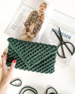 マクラメ編みポーチ