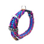 マクラメ編み犬首輪立てかけた状態