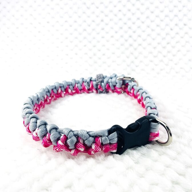 マクラメ編み首輪寝かせた状態