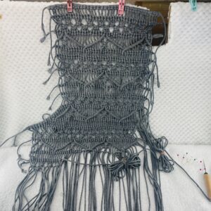 綿100％のロープでマクラメ編みベスト制作中