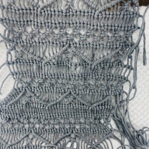 綿100％のロープでマクラメ編みベスト制作中