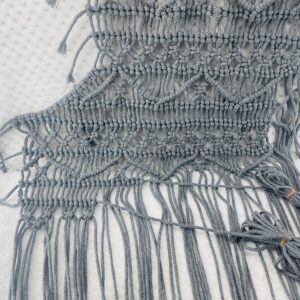 綿100％のロープでマクラメ編みベスト制作中