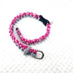 マクラメ編み首輪寝かせてベルト部分をを外した状態