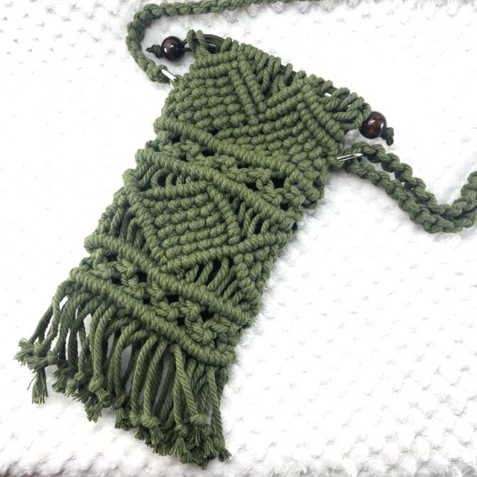 マクラメ編み携帯ショルダー・ポシェット正面