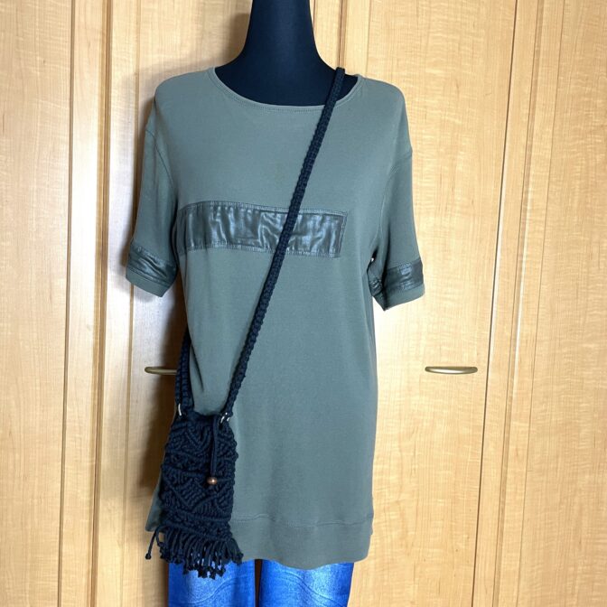 マクラメ編み携帯ショルダー・ポシェット装着画像