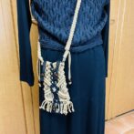 マクラメ編みスマホポシェット装着画像