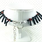 黒枝サンゴと赤細枝サンゴのチョーカー後ろからの画像