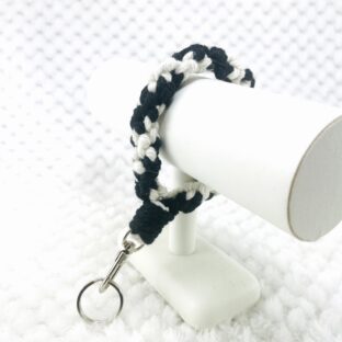 マクラメ編み白&黒キーホルダーNo7