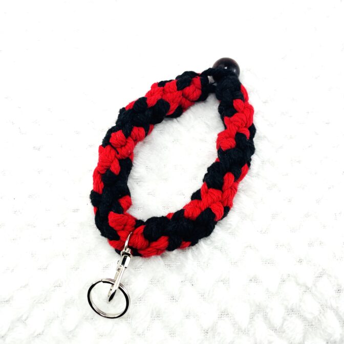 マクラメ編み赤&黒キーホルダー