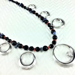 アクセサリーとジュエリーの違いとは？