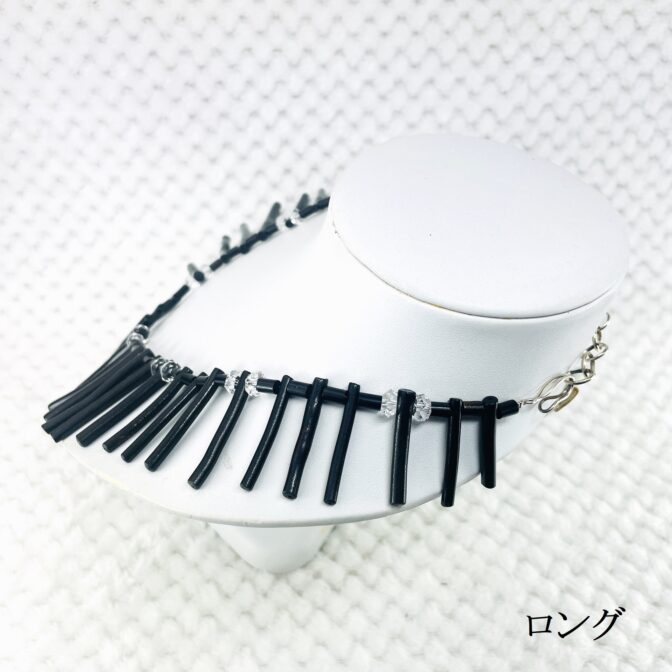 黒サンゴと水晶のチョーカー＆ロングネックレス斜め上画像