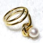 K18フリーサイズ淡水パールリングFPRs1斜め置き画像