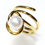 K18フリーサイズ淡水パールリングFPRs1立たせた状態上から画像