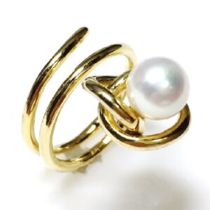 IMG_1400-FPRs1-640px | エツコナカムラ・アクセサリーブランド|舞ジュエリー K18フリーサイズ淡水パールリングFPRs1立たせた状態斜め向き