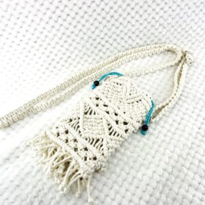 マクラメ編み携帯ポシェット口を締めた全体画像