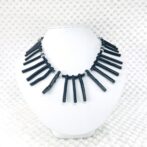 黒サンゴと水晶のチョーカーネック台正面画像