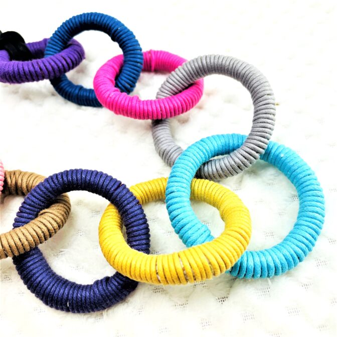 コットンロープでマグネット付きカラフルネックBフロントアップ