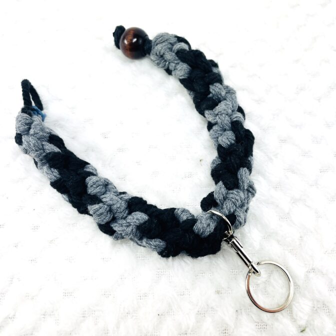 マクラメ編みグレー&黒キーホルダー