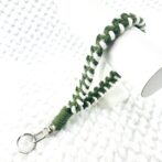 マクラメ編みキーホルダーグリーンと白