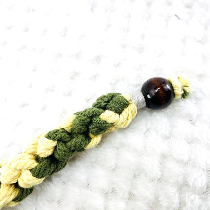 マクラメ編みキーホルダー止めの丸玉の画像