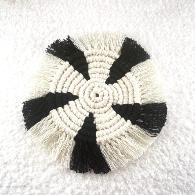 マクラメ編み黒