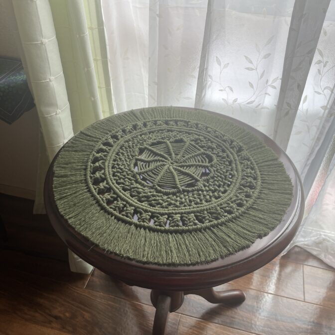 マクラメ編みテーブルセンター
