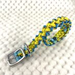 [公式]パラコード編み犬首輪#267バレリア編みカラフル小型犬首輪立てた状態