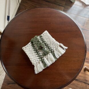 マクラメ編みざっくりポーチ生成り色＆グリーン