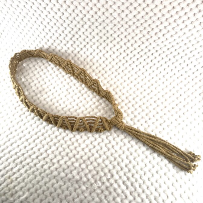 帽子のマクラメ編みリボン