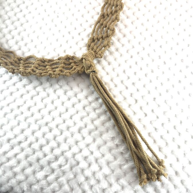帽子のマクラメ編みリボン