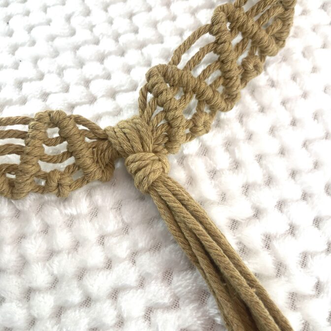 帽子のマクラメ編みリボン
