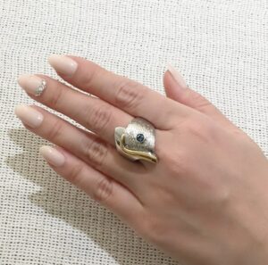 ブルートパーズのK18とシルバーのコンビリング