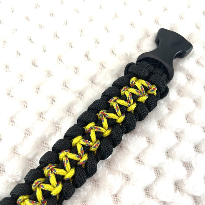 パラコード犬首輪広げた後ろの状態