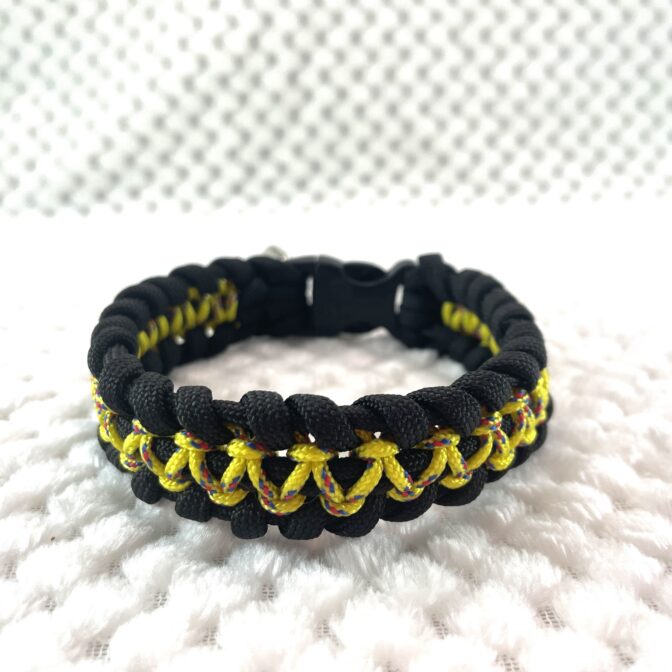 パラコード犬首輪寝かせた状態