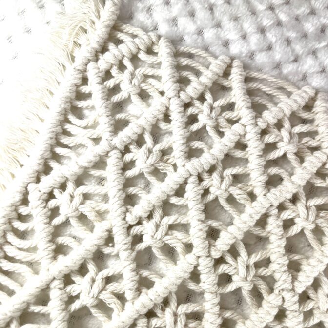 マクラメ編み生成り色テーブルセンターアップ