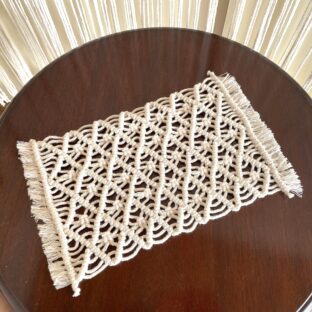 マクラメ編みテーブルセンター生成り色平結び