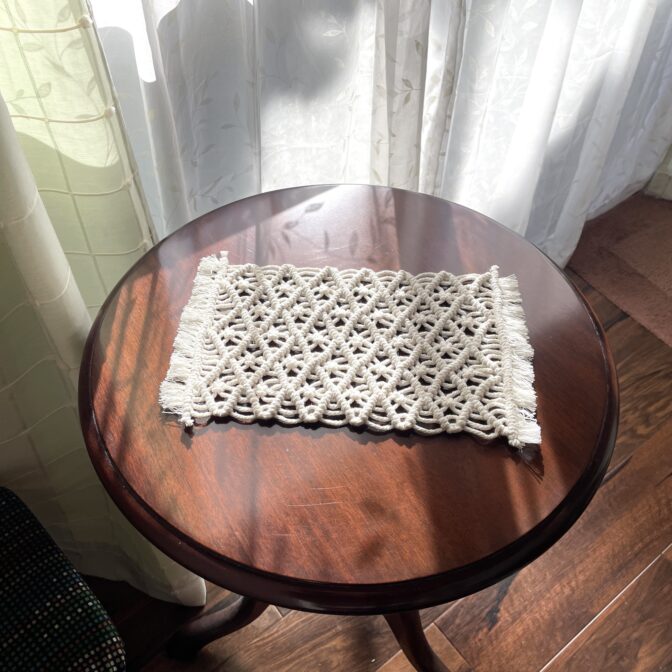 マクラメ編み生成り色テーブルセンター