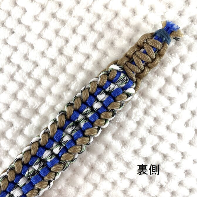 パラコード編み犬首輪裏側の先っぽ