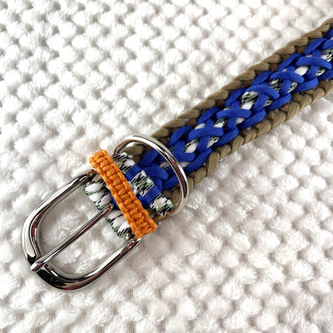 パラコード編み犬首輪ベルト金具アップ