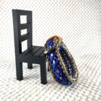 パラコード編み犬首輪立てかけた状態