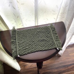 マクラメ編みとめ結びのテーブルセンターダークグリーン