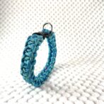 [公式]#278パラコード編み犬首輪プリュシェヴィク編み 小型犬首輪立てかけた状態