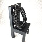 [公式]＃284 パラコード犬首輪エッジが丸い皮膚に優しい小型犬・中型犬首輪椅子に立てかけた状態