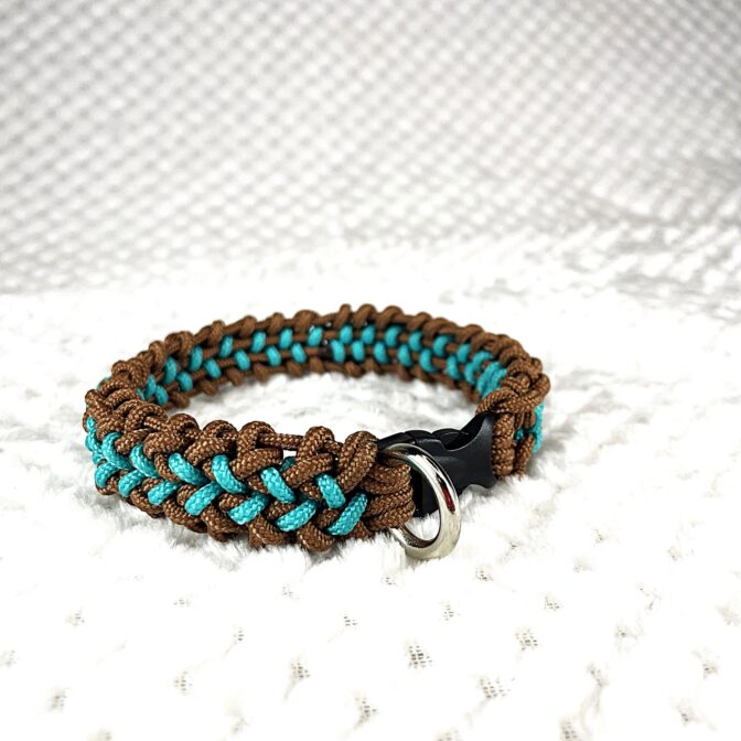 [公式]#285パラコード犬首輪ヘルファイヤー編み　#284 の小型犬バージョン寝かせた状態