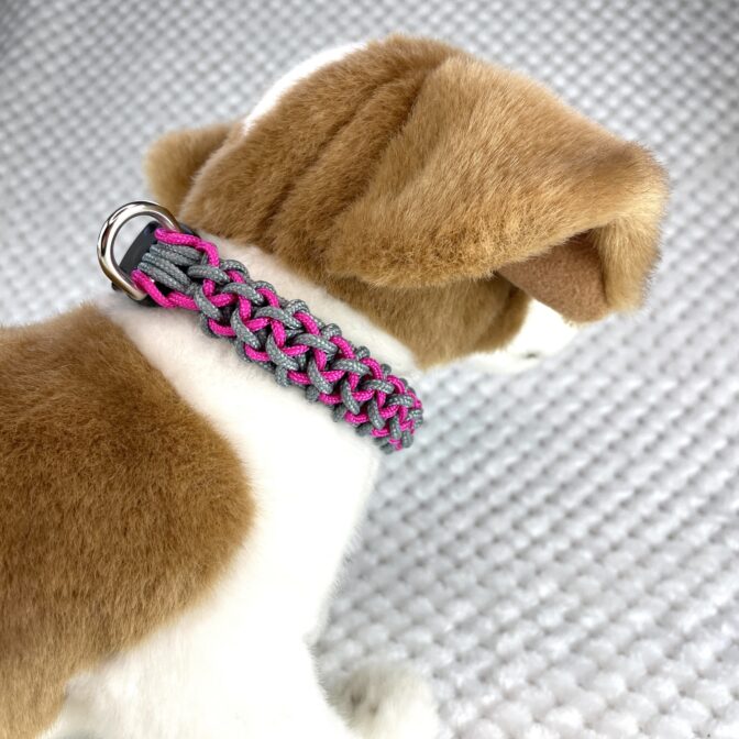 [公式]#287 パラコード首輪 小型犬用 名称は「マンモスの牙」犬に装着アップ横側