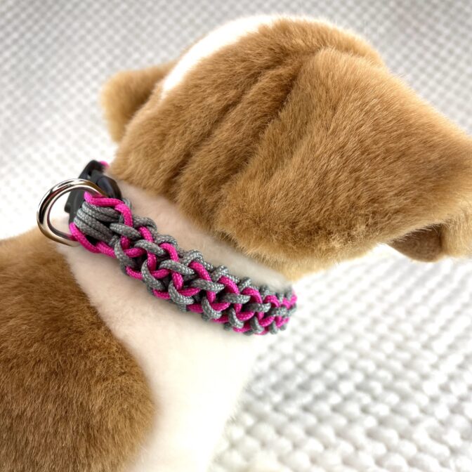 [公式]#287 パラコード首輪 小型犬用 名称は「マンモスの牙」犬に装着アップ